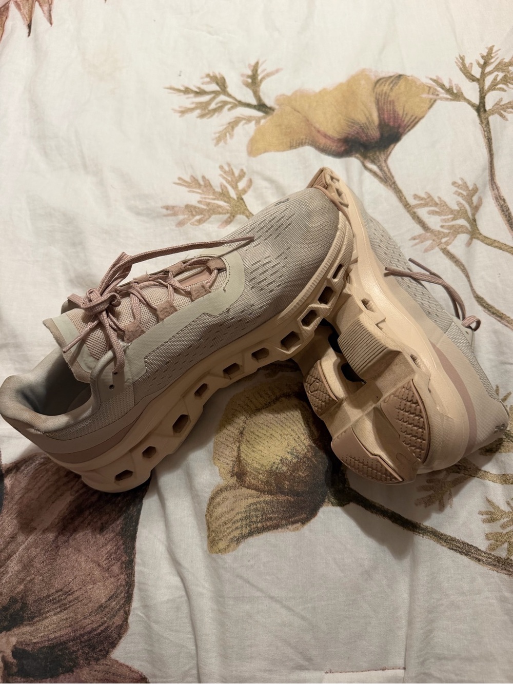 On Cloud Monster Sneaker Women's Size 8 Moon Fawn Running shoes